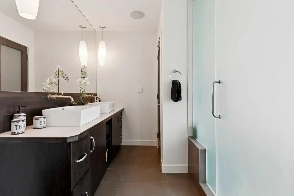 530 12 Avenue SW Calgary AB T2R 0B1