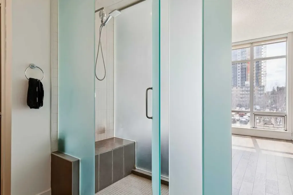 530 12 Avenue SW Calgary AB T2R 0B1