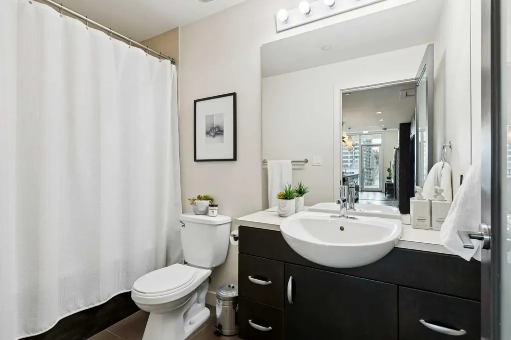530 12 Avenue SW Calgary AB T2R 0B1
