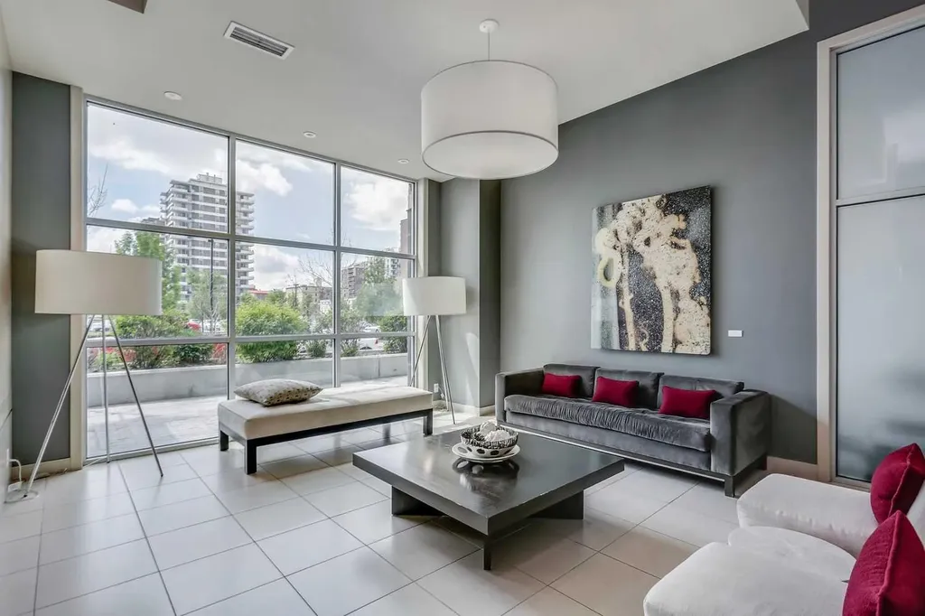 530 12 Avenue SW Calgary AB T2R 0B1