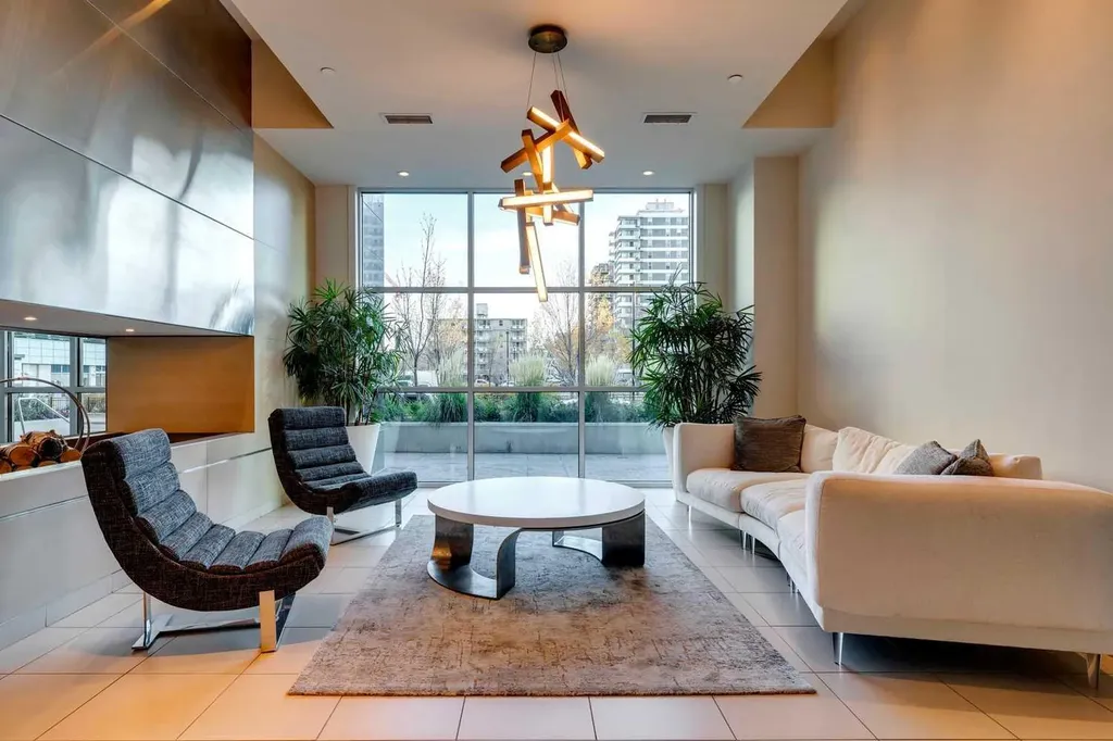 530 12 Avenue SW Calgary AB T2R 0B1