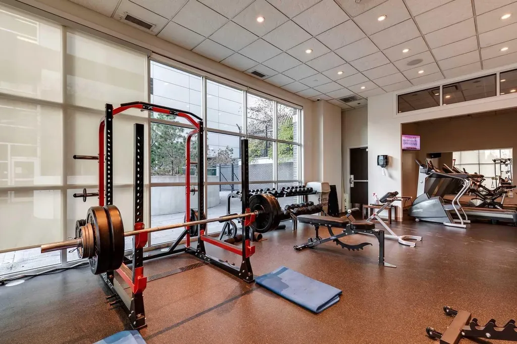 530 12 Avenue SW Calgary AB T2R 0B1