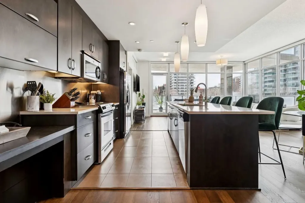 530 12 Avenue SW Calgary AB T2R 0B1