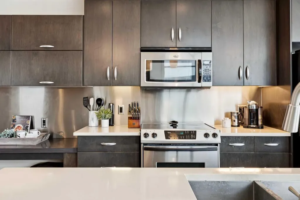 530 12 Avenue SW Calgary AB T2R 0B1
