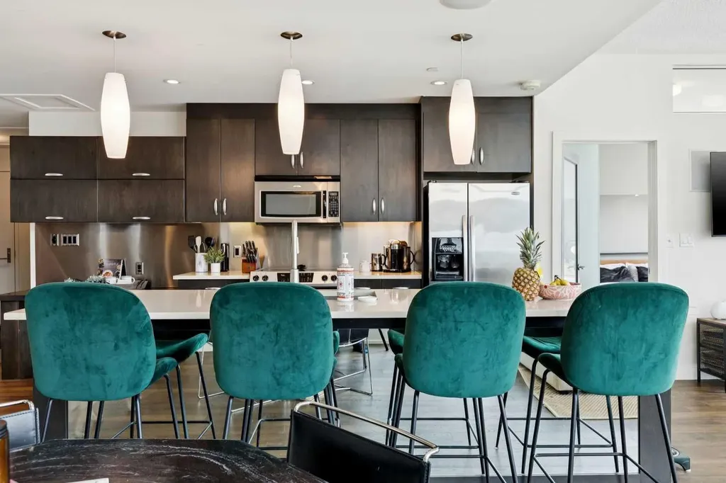 530 12 Avenue SW Calgary AB T2R 0B1