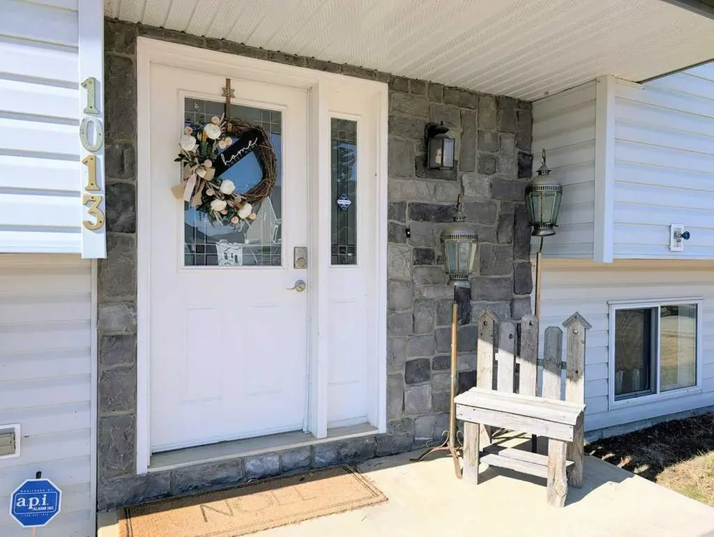 1013 10 Avenue SE Slave Lake AB T0G 2A3