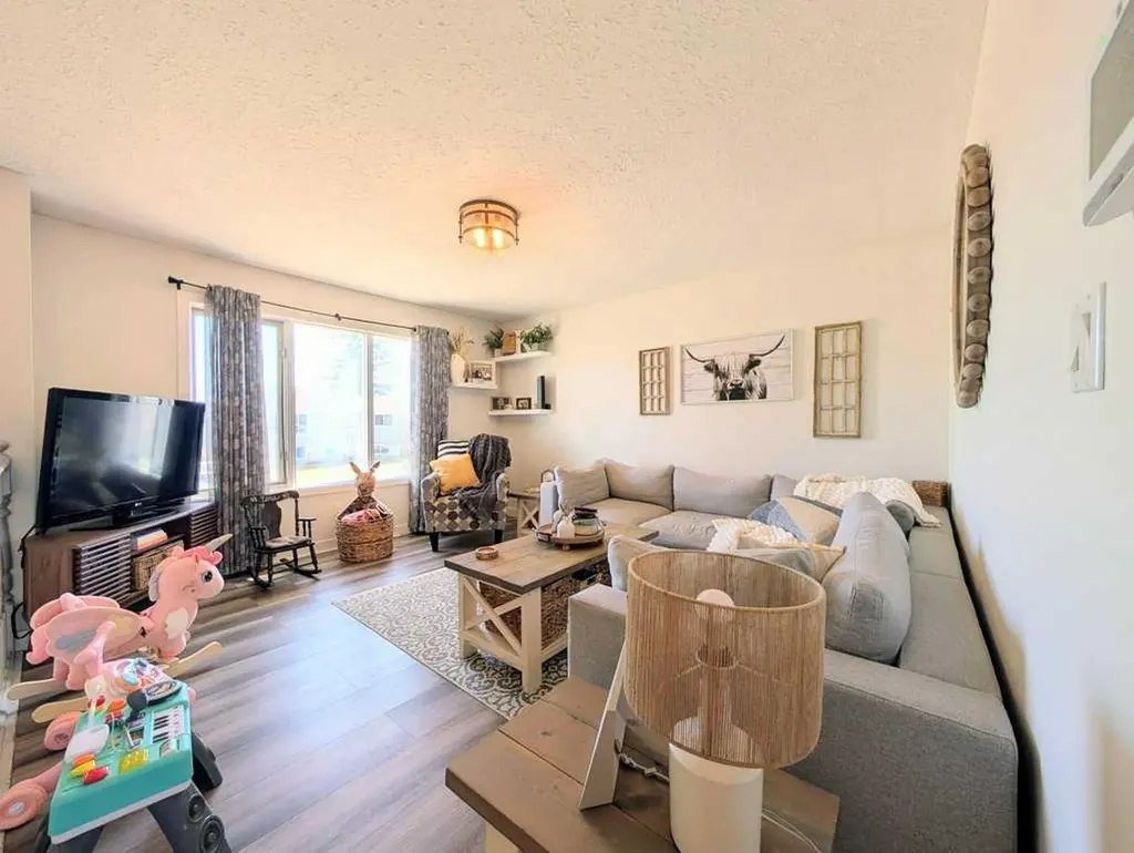 1013 10 Avenue SE Slave Lake AB T0G 2A3