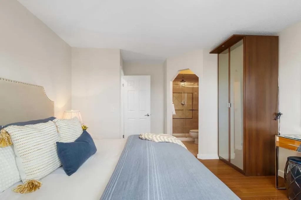 49 Martin Crossing Green NE Calgary AB T3J 3P1