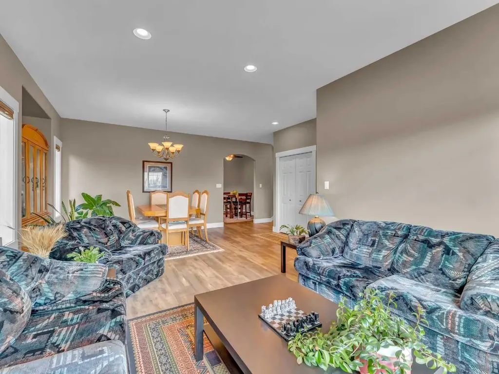 16 Sandpiper Estates Road Lake Newell Resort AB T1R 0X7