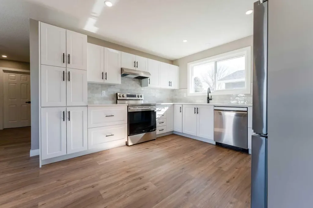 25 Osborne Street Red Deer AB T4N 5C1