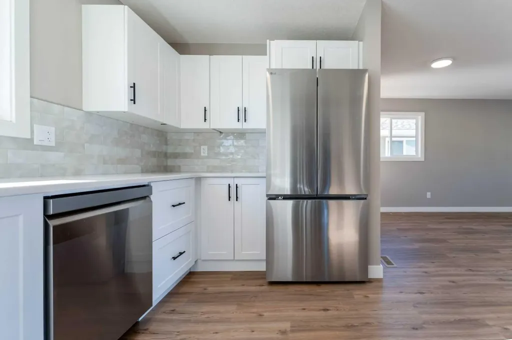 25 Osborne Street Red Deer AB T4N 5C1