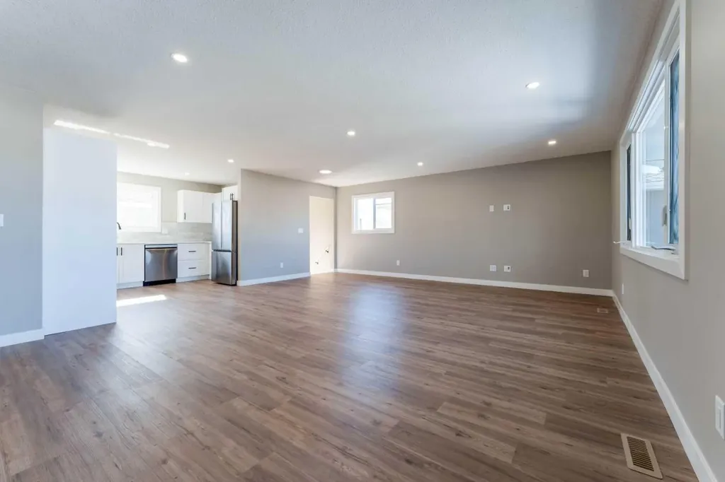 25 Osborne Street Red Deer AB T4N 5C1