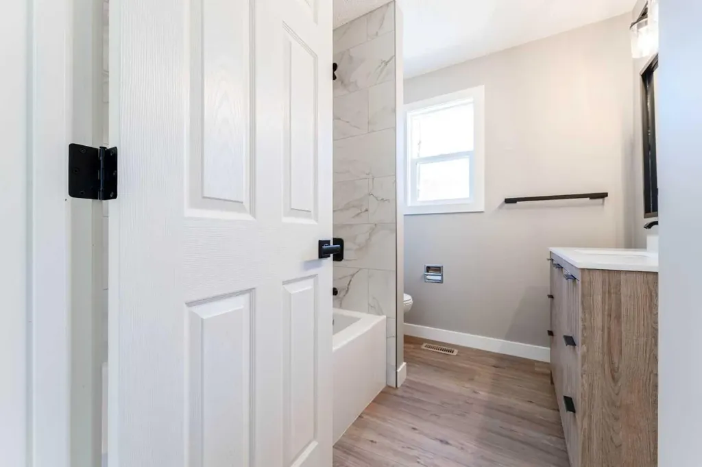 25 Osborne Street Red Deer AB T4N 5C1
