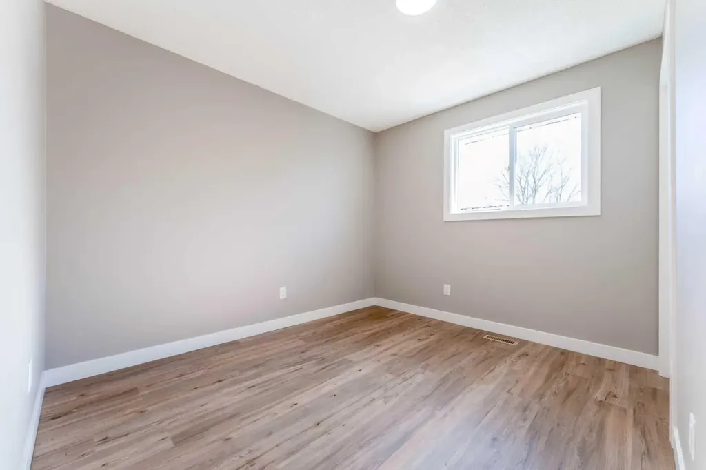 25 Osborne Street Red Deer AB T4N 5C1