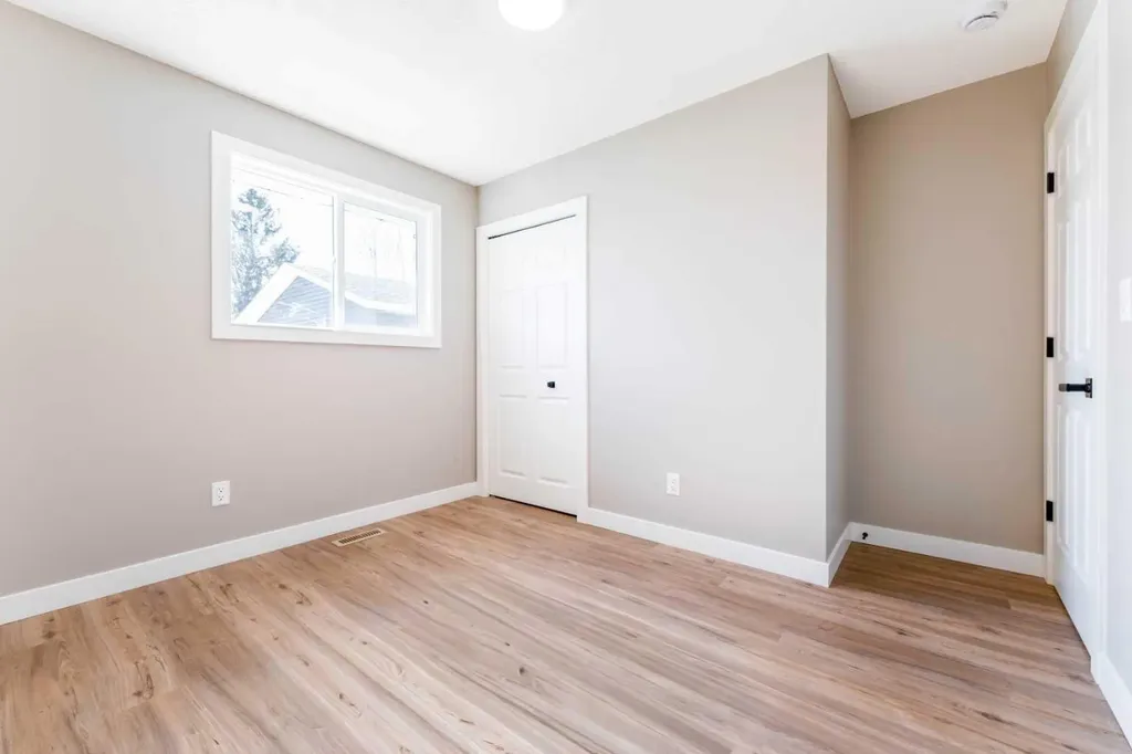 25 Osborne Street Red Deer AB T4N 5C1