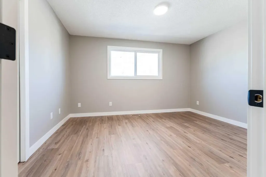 25 Osborne Street Red Deer AB T4N 5C1