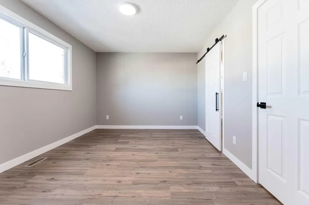 25 Osborne Street Red Deer AB T4N 5C1