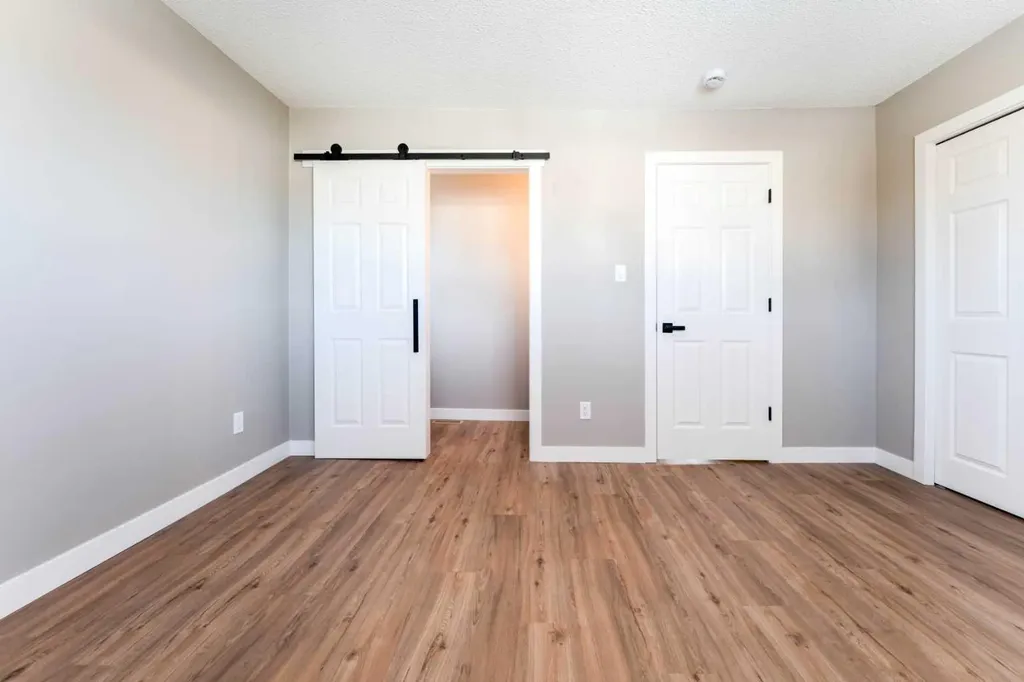 25 Osborne Street Red Deer AB T4N 5C1