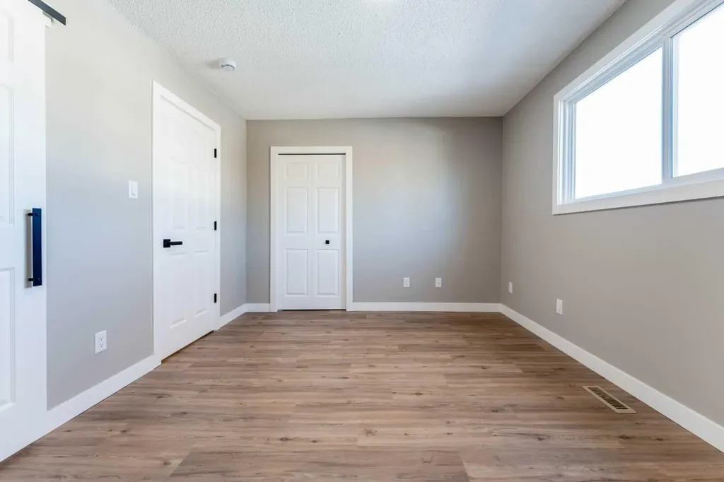 25 Osborne Street Red Deer AB T4N 5C1