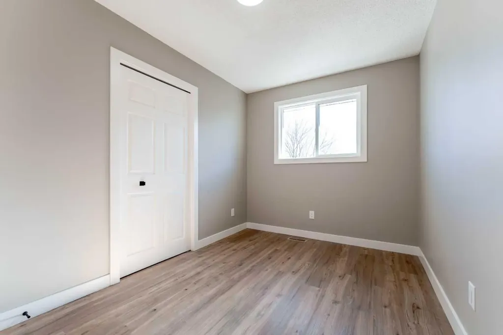 25 Osborne Street Red Deer AB T4N 5C1