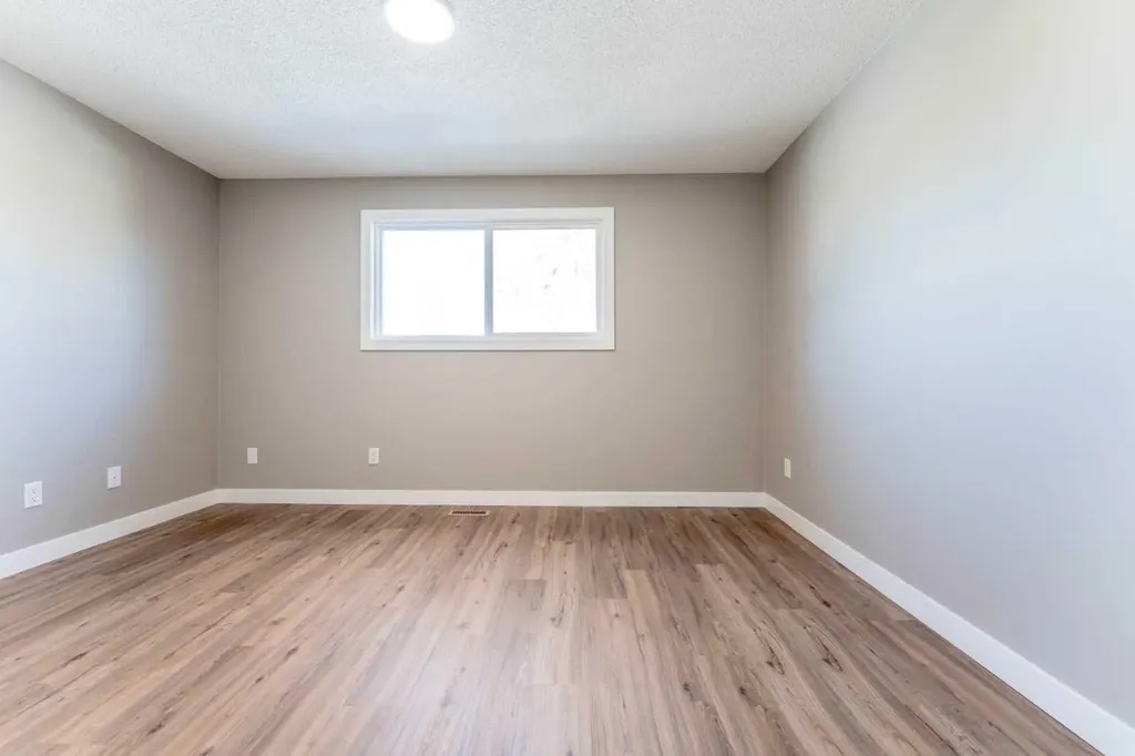 25 Osborne Street Red Deer AB T4N 5C1