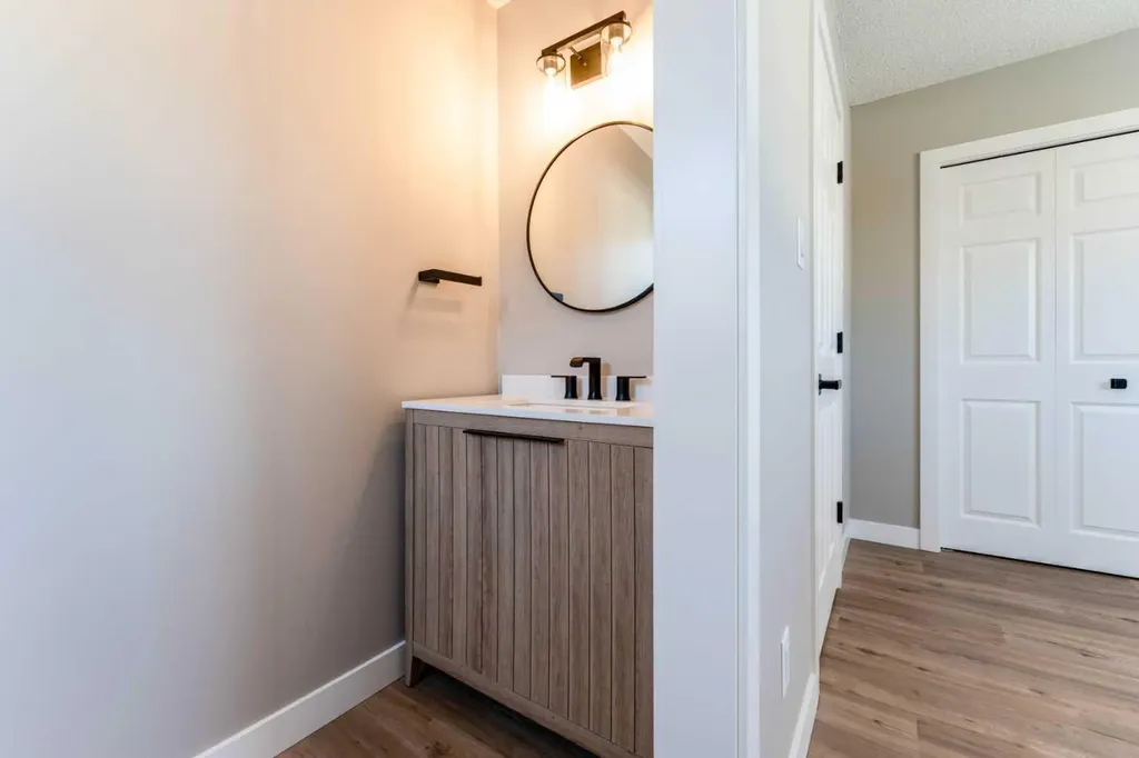 25 Osborne Street Red Deer AB T4N 5C1