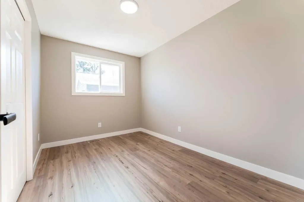 25 Osborne Street Red Deer AB T4N 5C1