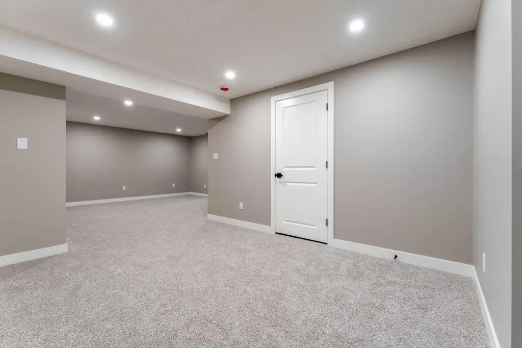 25 Osborne Street Red Deer AB T4N 5C1