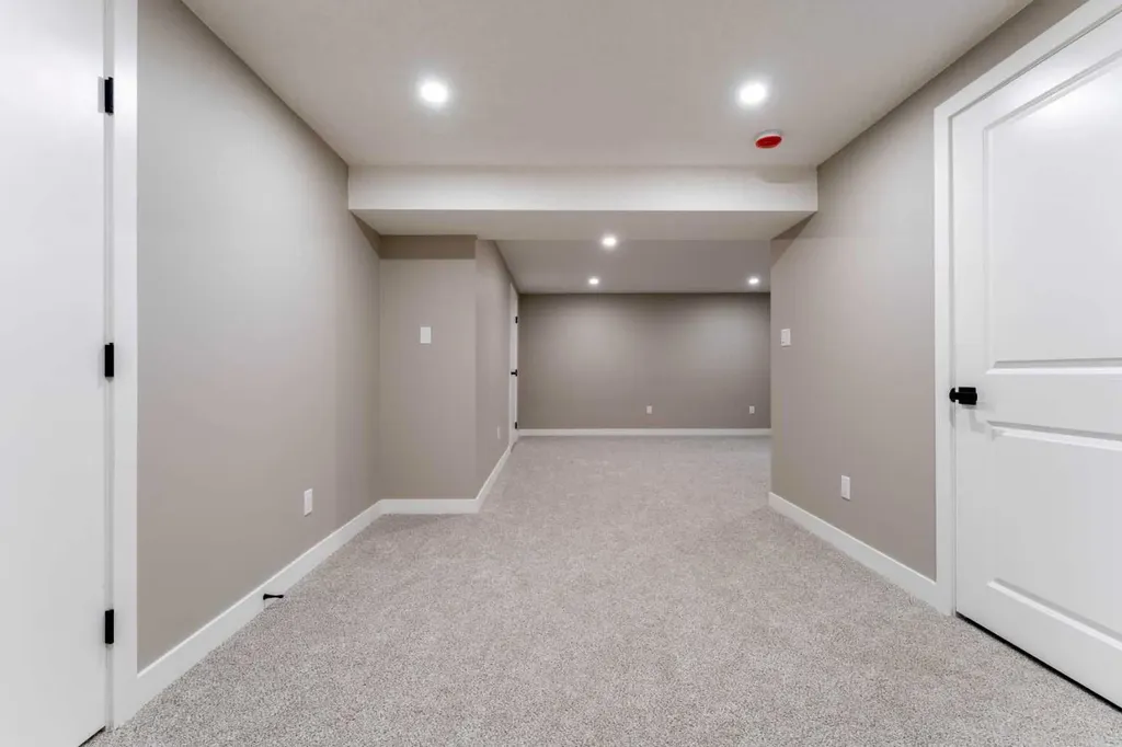 25 Osborne Street Red Deer AB T4N 5C1