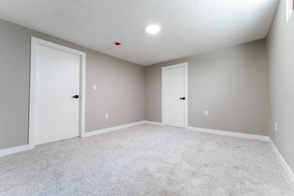 25 Osborne Street Red Deer AB T4N 5C1