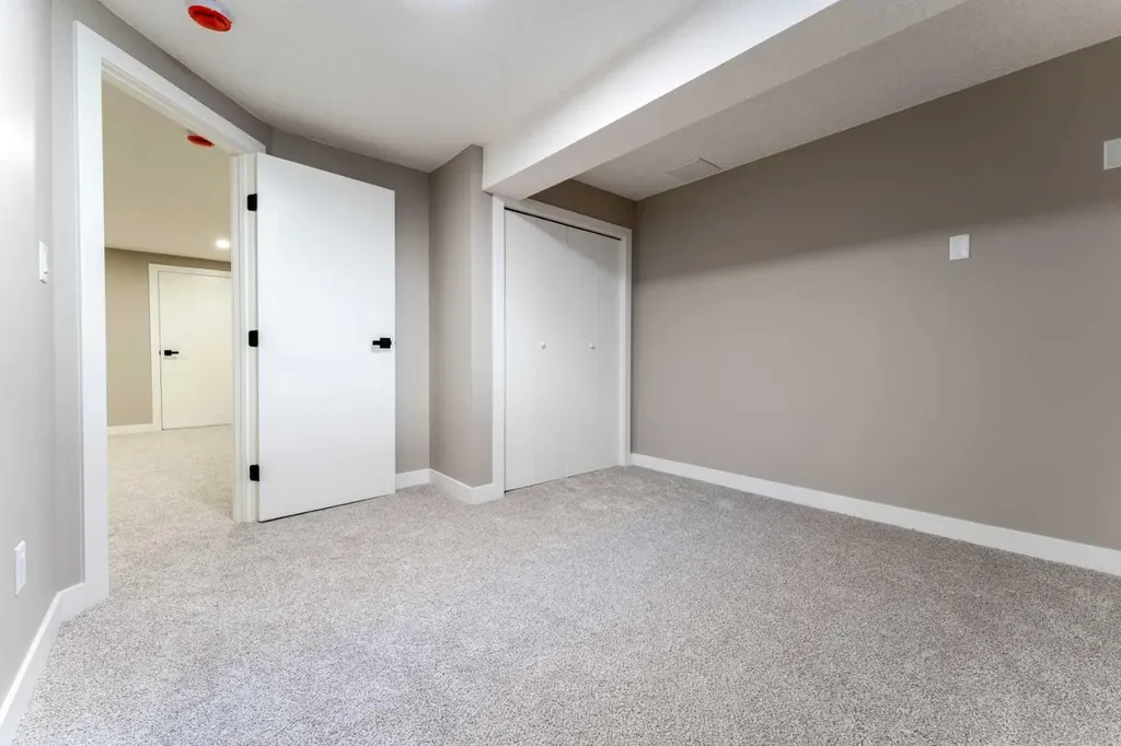25 Osborne Street Red Deer AB T4N 5C1