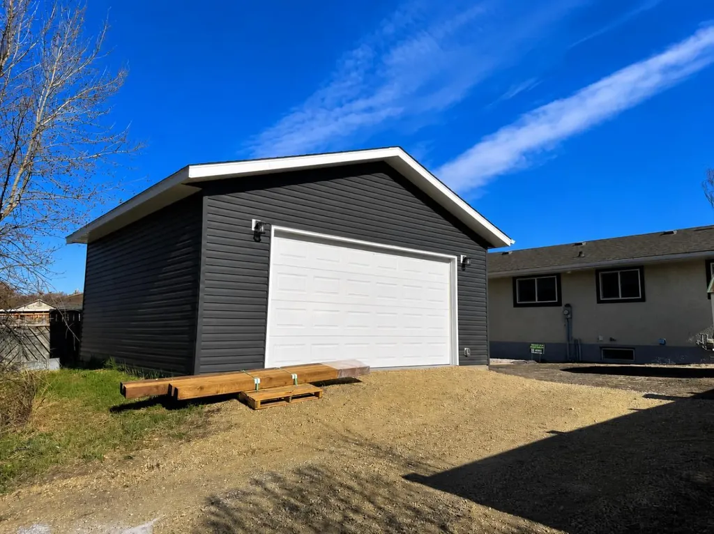 25 Osborne Street Red Deer AB T4N 5C1
