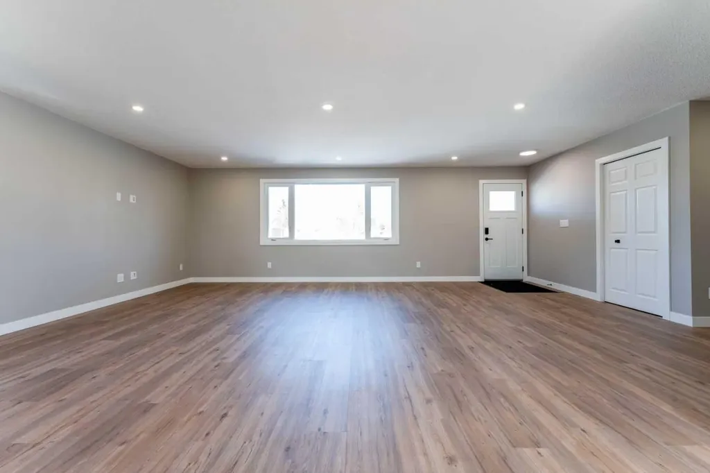 25 Osborne Street Red Deer AB T4N 5C1