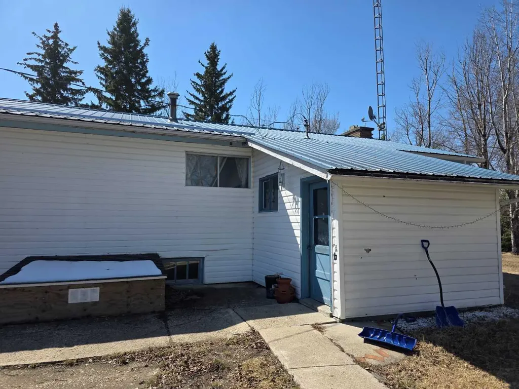 8118 Highway 620 Rural Brazeau County AB T7A2A1