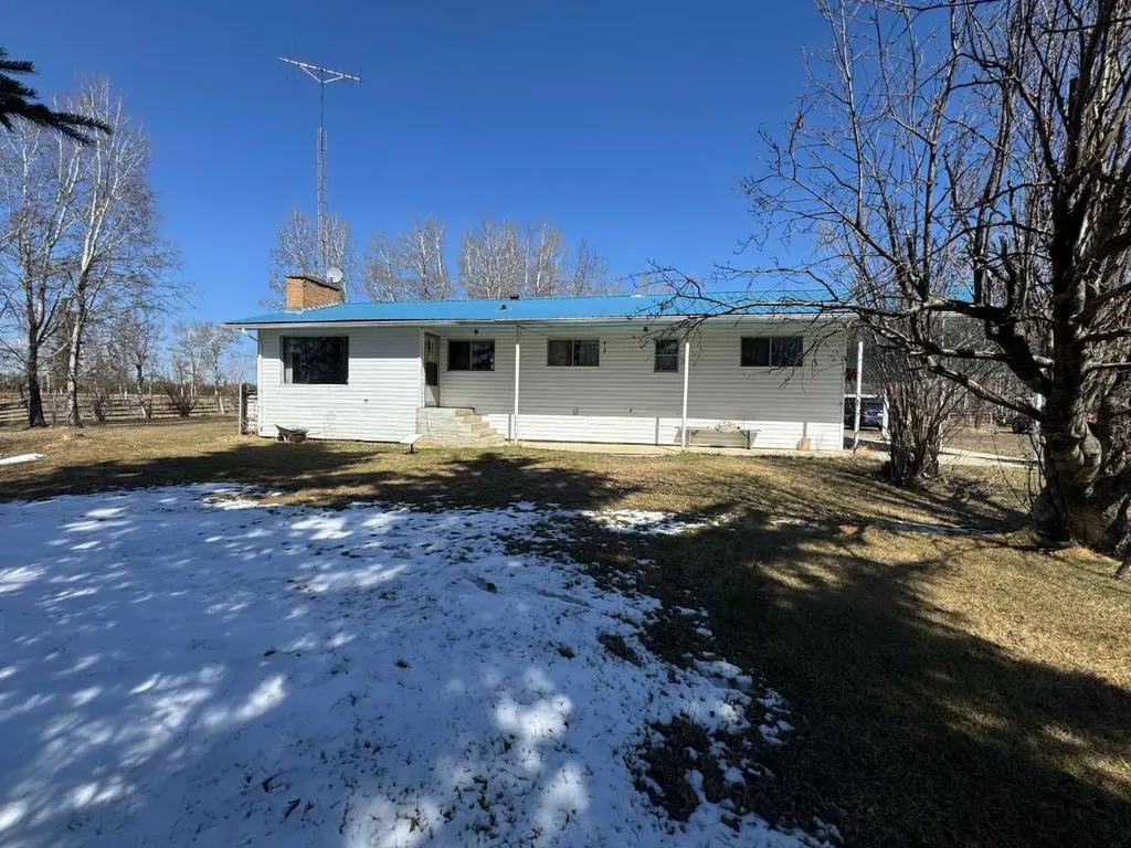 8118 Highway 620 Rural Brazeau County AB T7A2A1