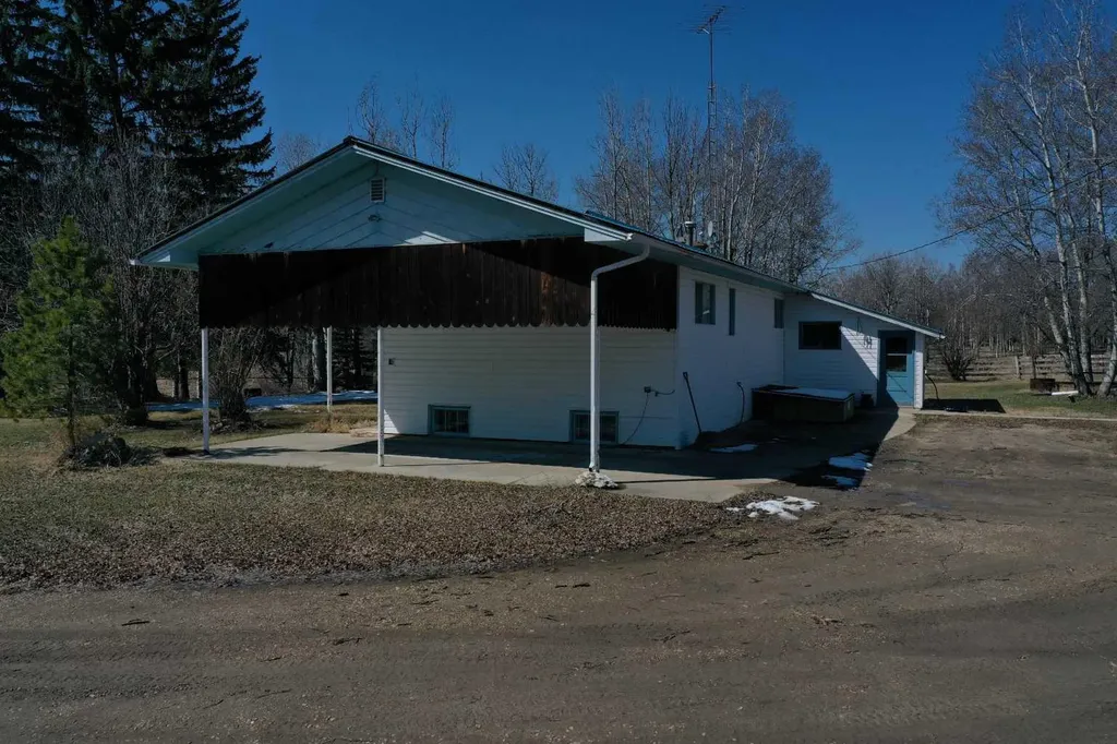 8118 Highway 620 Rural Brazeau County AB T7A2A1