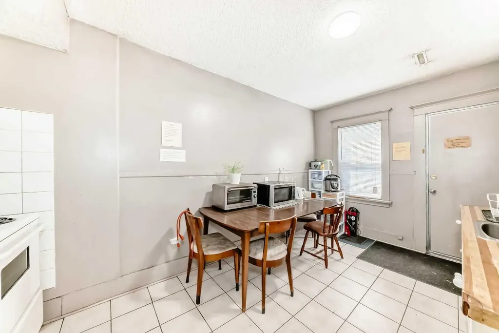 1227 13 Avenue SW Calgary AB T3C 0T2