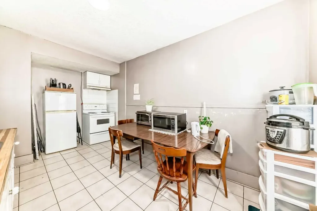 1227 13 Avenue SW Calgary AB T3C 0T2