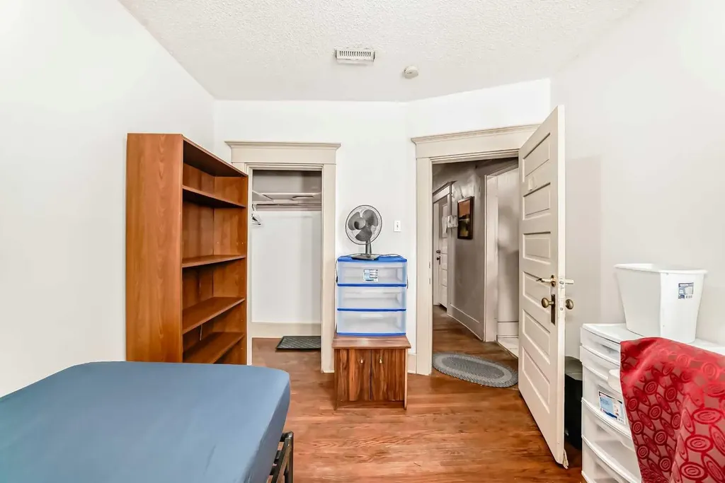 1227 13 Avenue SW Calgary AB T3C 0T2