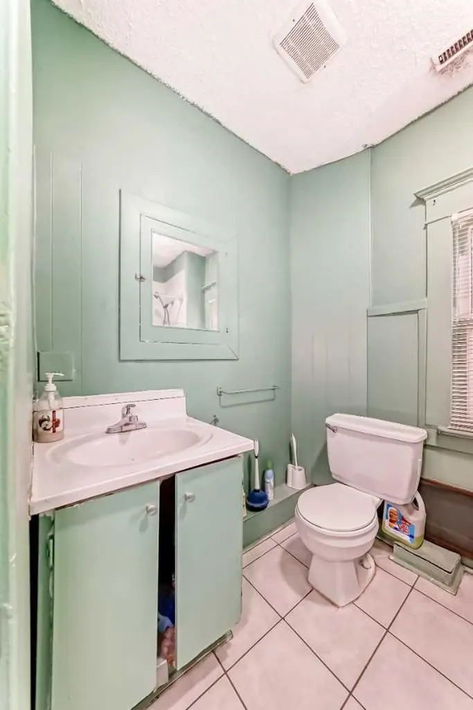 1227 13 Avenue SW Calgary AB T3C 0T2