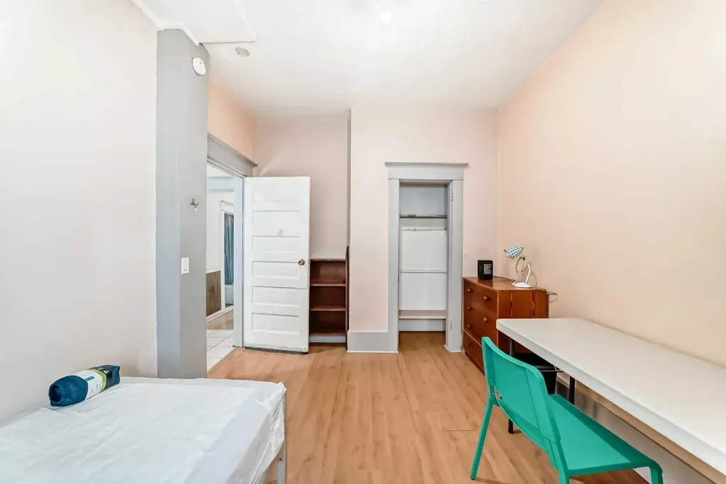 1227 13 Avenue SW Calgary AB T3C 0T2