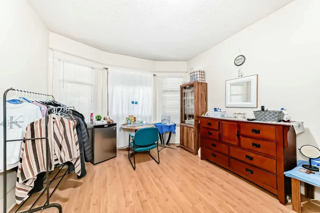 1227 13 Avenue SW Calgary AB T3C 0T2