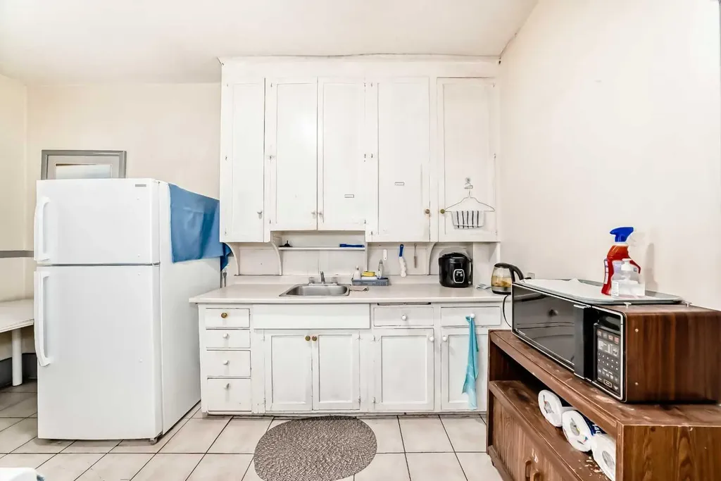 1227 13 Avenue SW Calgary AB T3C 0T2