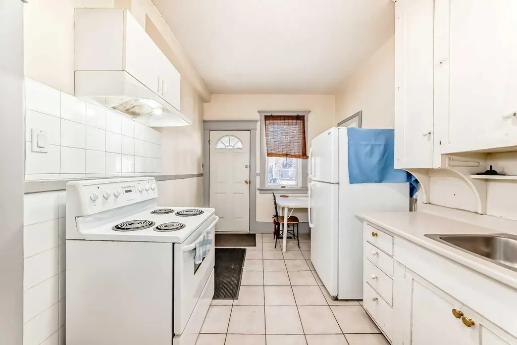 1227 13 Avenue SW Calgary AB T3C 0T2