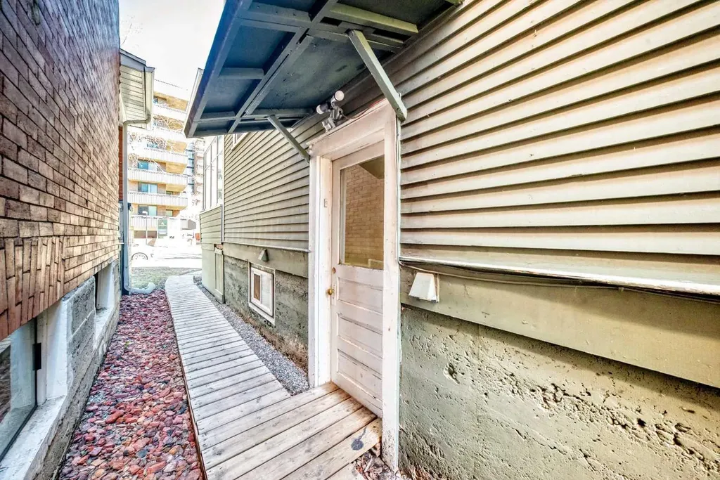 1227 13 Avenue SW Calgary AB T3C 0T2