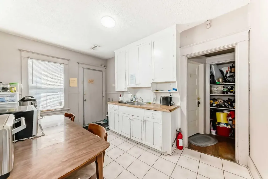 1227 13 Avenue SW Calgary AB T3C 0T2