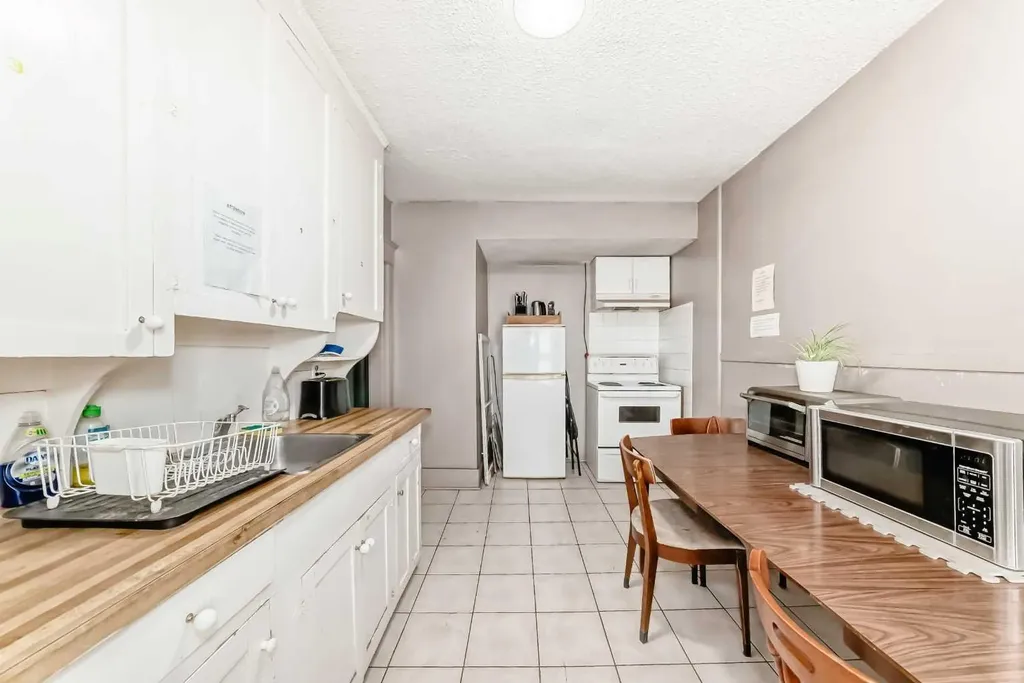 1227 13 Avenue SW Calgary AB T3C 0T2