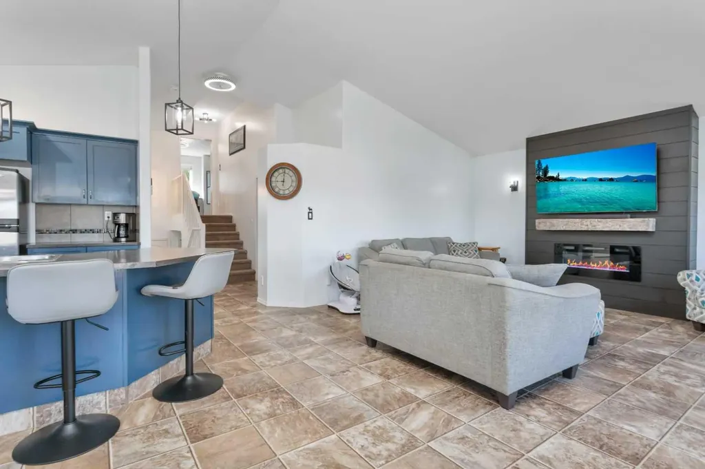 5908 67 Avenue Rocky Mountain House AB T4T 1V6