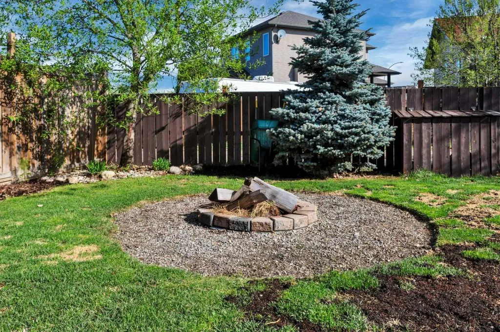 5908 67 Avenue Rocky Mountain House AB T4T 1V6