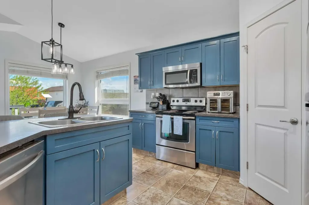 5908 67 Avenue Rocky Mountain House AB T4T 1V6